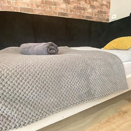 Hostel Przed Switem 乔左维尔考普尔斯基 外观 照片