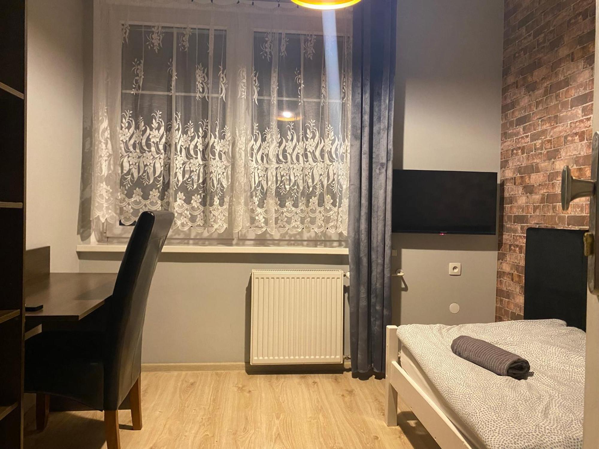 Hostel Przed Switem 乔左维尔考普尔斯基 外观 照片