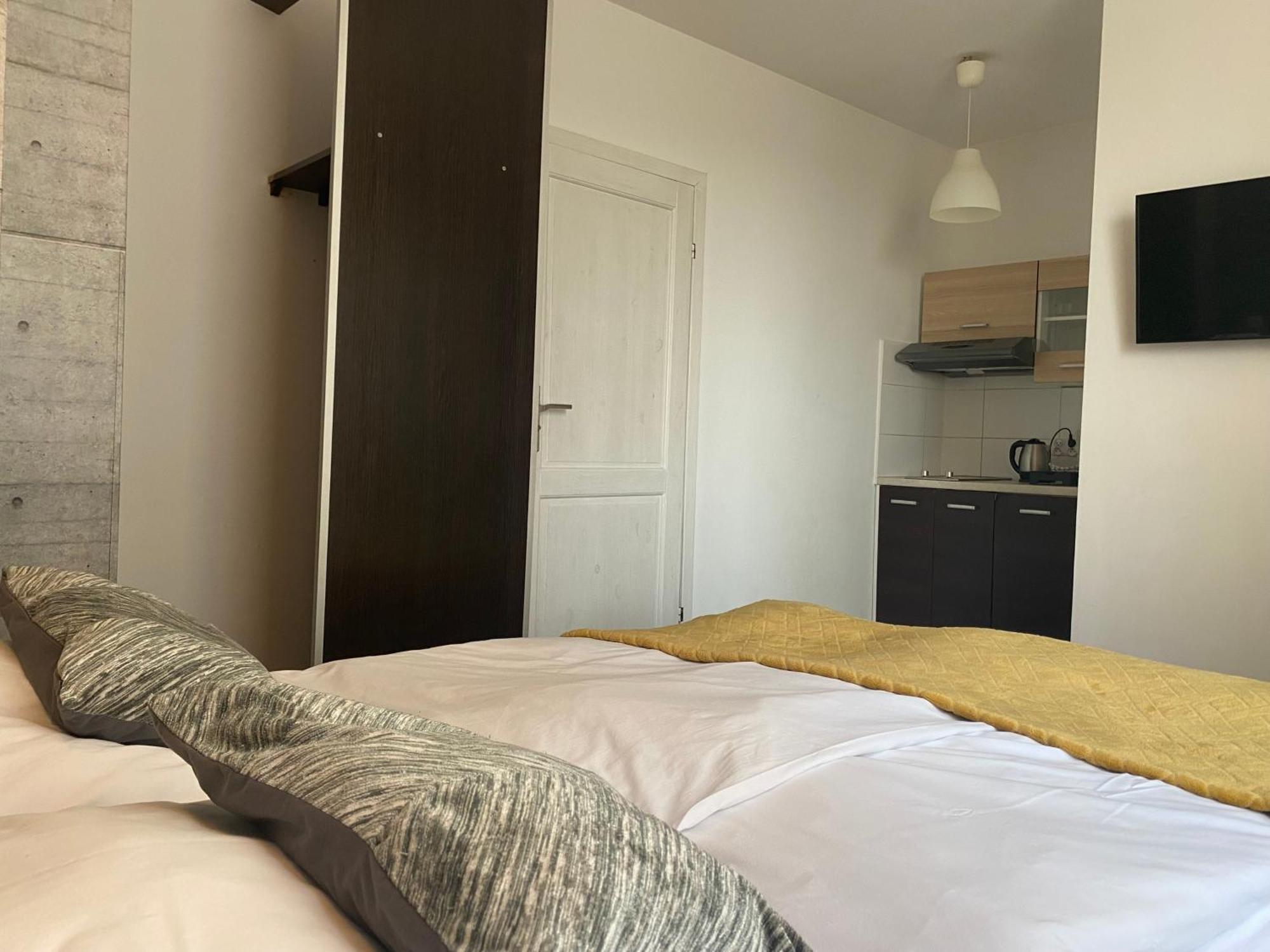 Hostel Przed Switem 乔左维尔考普尔斯基 外观 照片